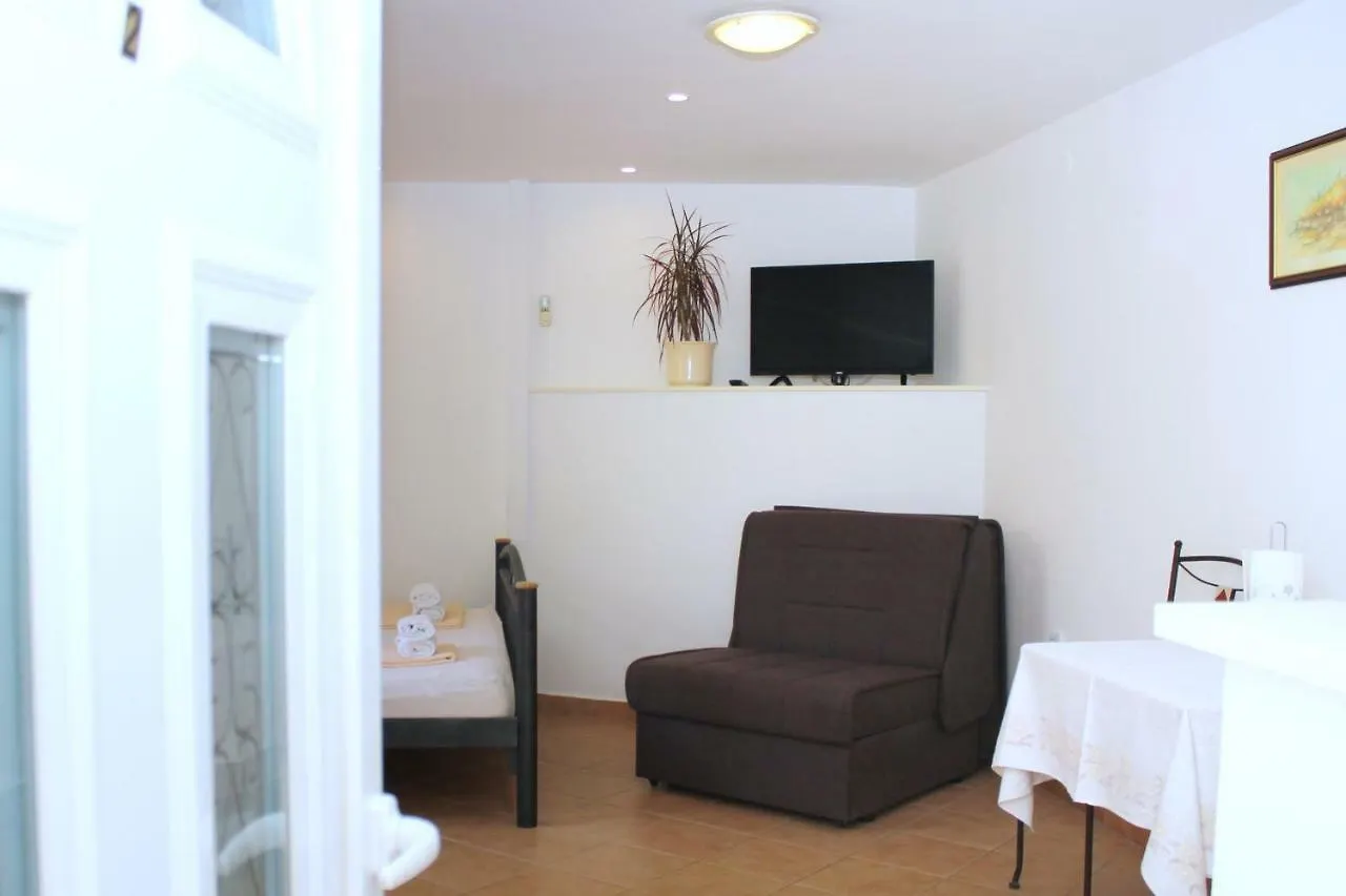 Mito Rooms And Apartments Trogir