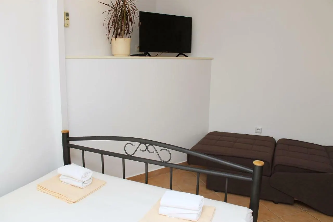 Konukevi Mito Rooms And Apartments Trogir