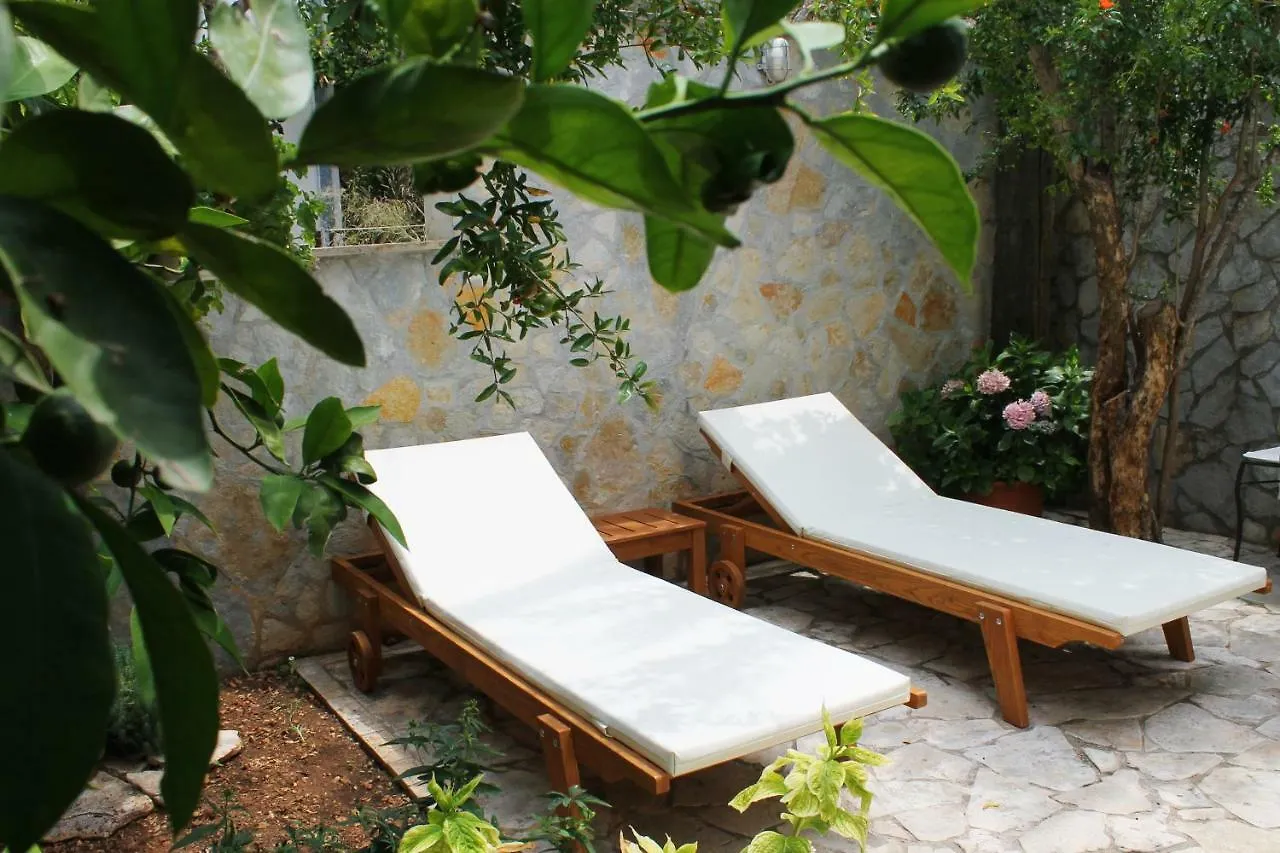 Mito Rooms And Apartments Trogir Konukevi