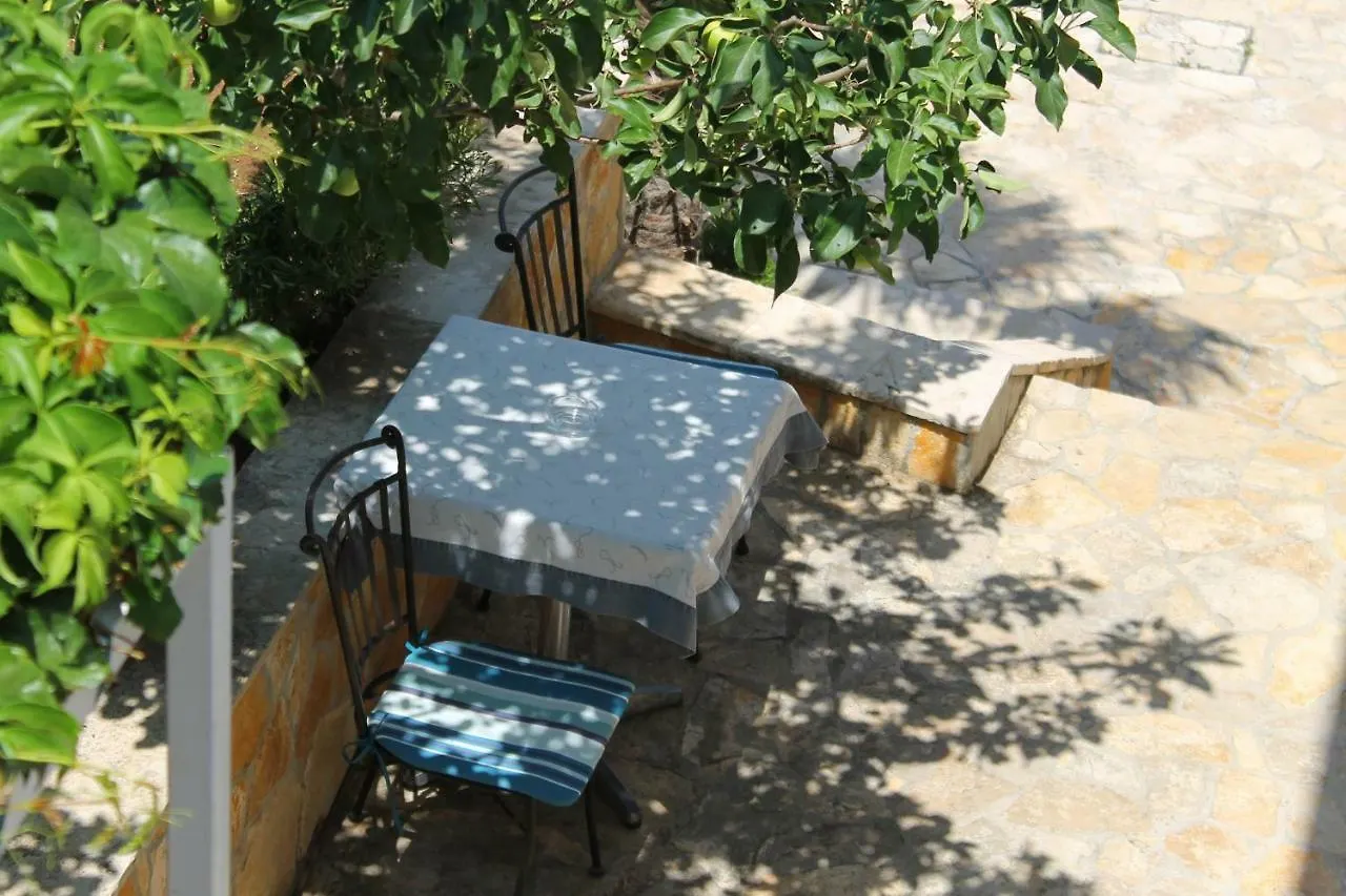 Mito Rooms And Apartments Trogir 3*,