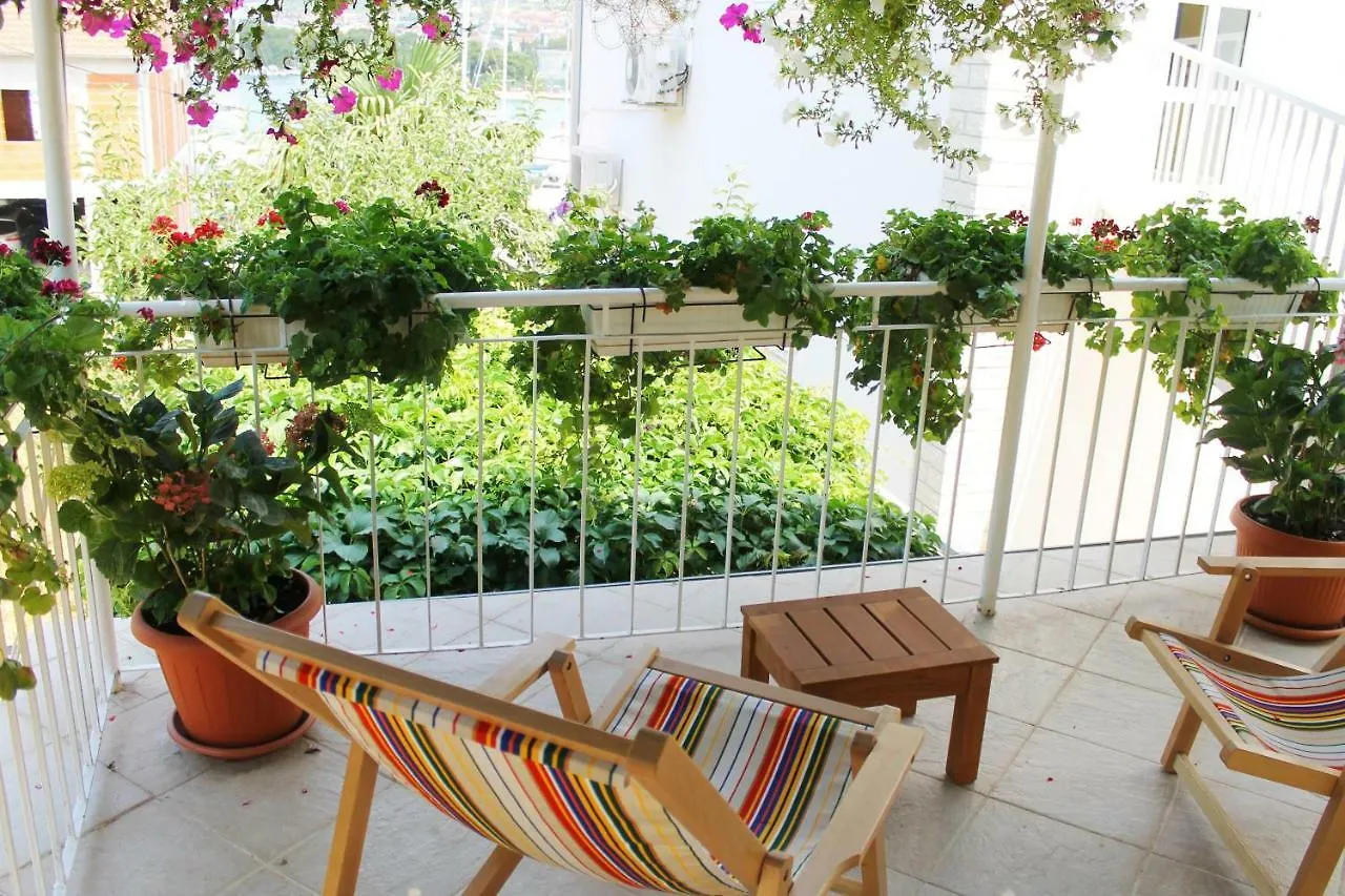 Mito Rooms And Apartments Trogir Guest house